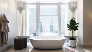 Белая ванная комната с панорамным окном и отдельно стоящей ванной