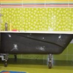 Without a screen, the bathtub looks unimpressive