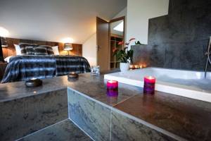 Дизайн интерьера ванной в загородном доме в стиле Шале