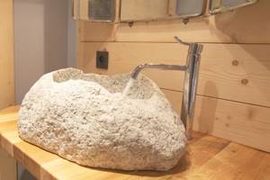 Дизайн интерьера ванной в загородном доме в стиле Шале