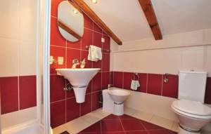 Дизайн красной ванной комнаты: 120 реальных фото примеров и идей оформления