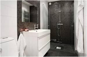 Дизайн ванной комнаты коричневого цвета в сочетании с белым