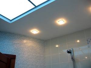 Гипсокартонный потолок со встроенными светильниками