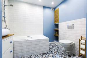 Отделка потолка - Дизайн ванной комнаты 4 кв.м.