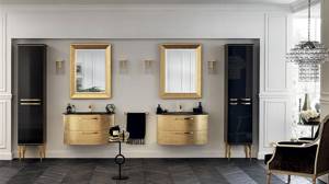 Стильная ванная комната с золотисто-черной мебелью.