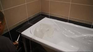 вариант использования герметизации в ванной в ремонте комнаты